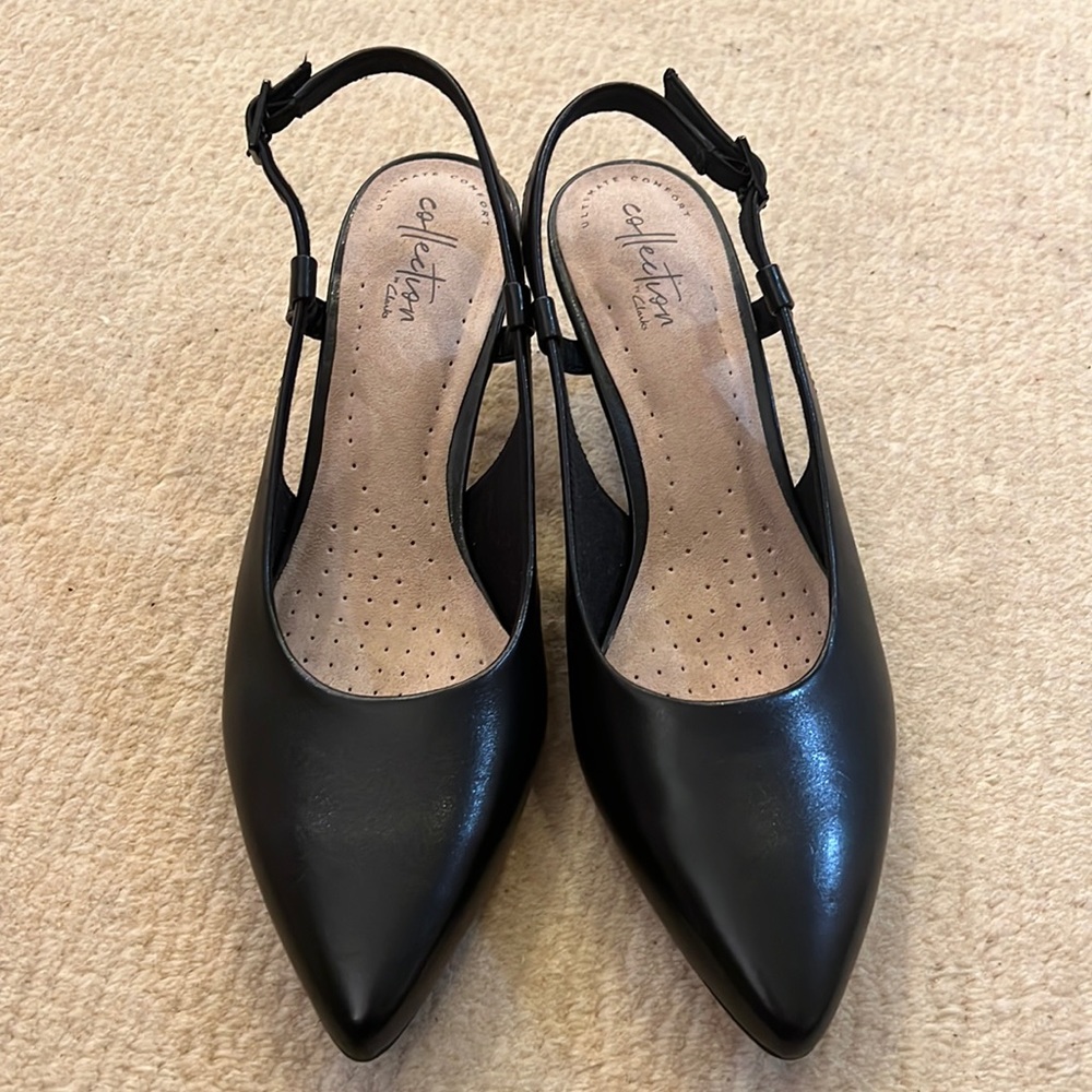 NWT!! Sling back Clarks shoes size 8 1/2.